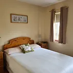 Dergfield House Bed & Breakfast 4*