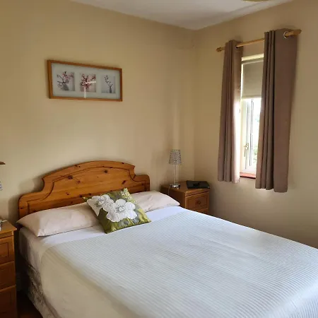 Dergfield House Bed and Breakfast 4*