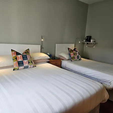 Dergfield House 4*